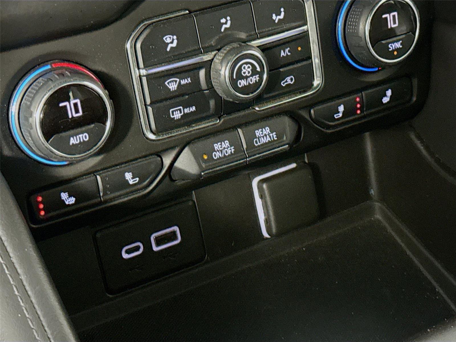 Used 2021 Chevrolet Tahoe Z71 w/ Luxury Package AWD/4WD image 11