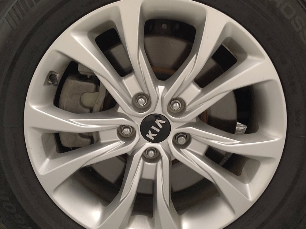 Used 2020 Kia Telluride LX FWD image 31