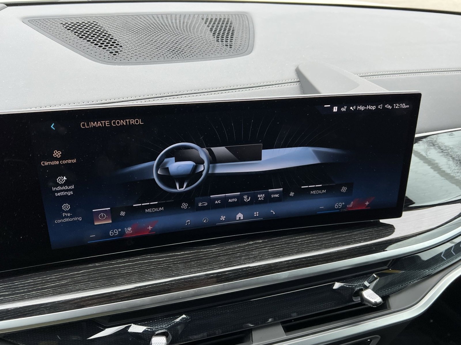 Used 2025 BMW X5 xDrive40i w/ M Sport Package image 19