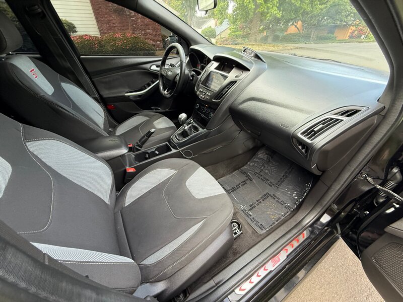 Used 2017 Ford Focus ST FWD image 12