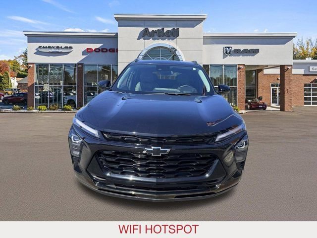 Used 2025 Chevrolet Trax ACTIV w/ Driver Confidence Package FWD image 3