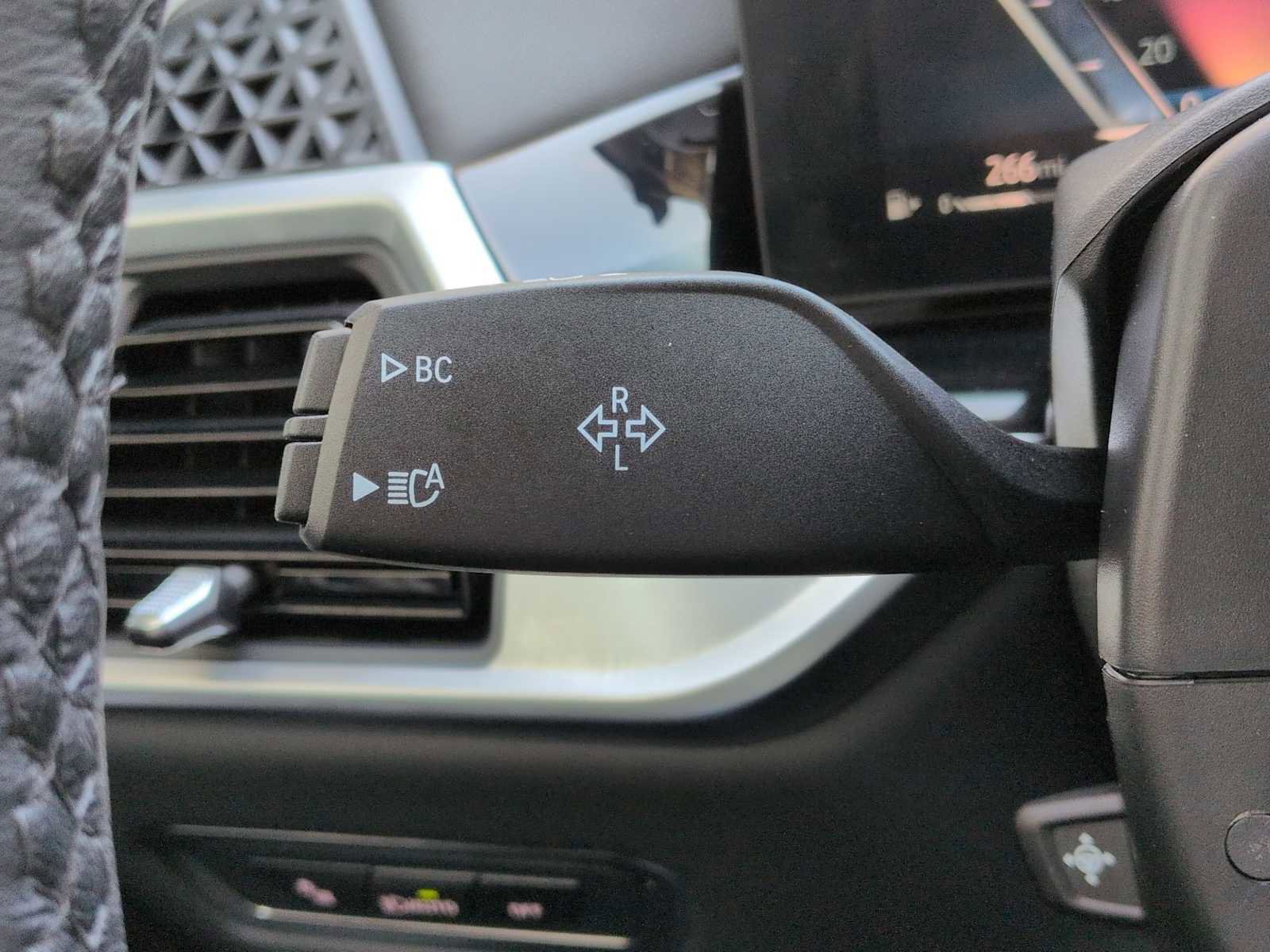 Used 2024 BMW X7 xDrive40i image 29