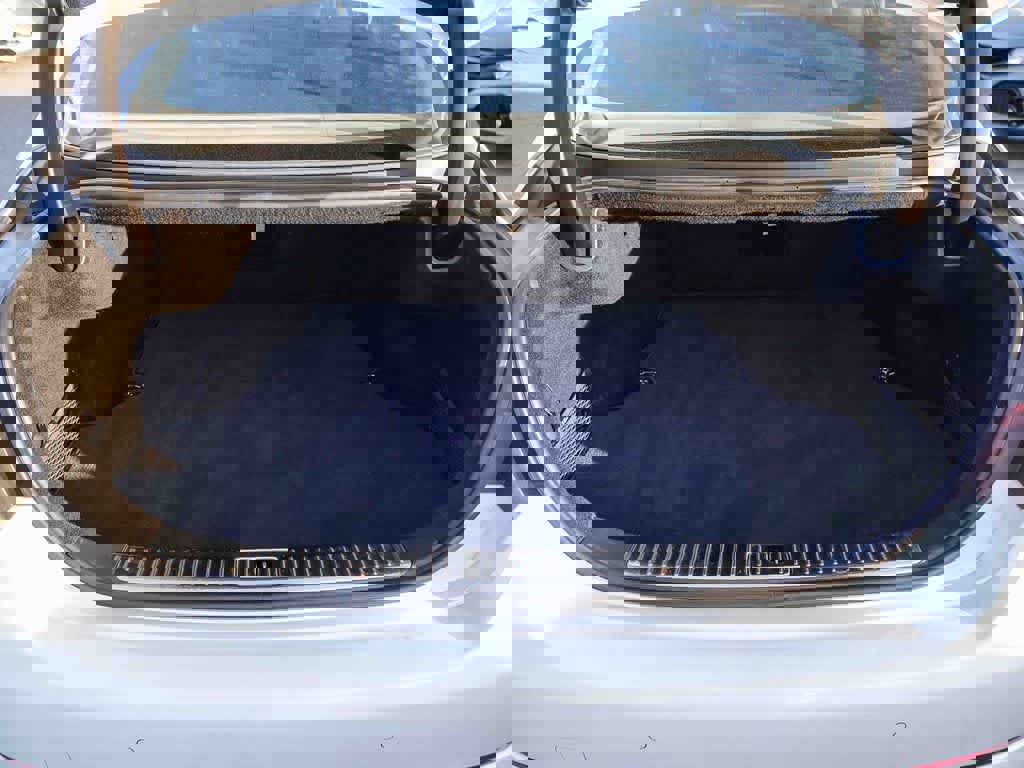 Used 2017 Kia K900 Luxury image 24