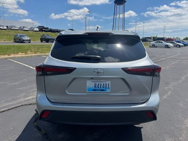 Certified 2025 Toyota Highlander XLE AWD/4WD image 4
