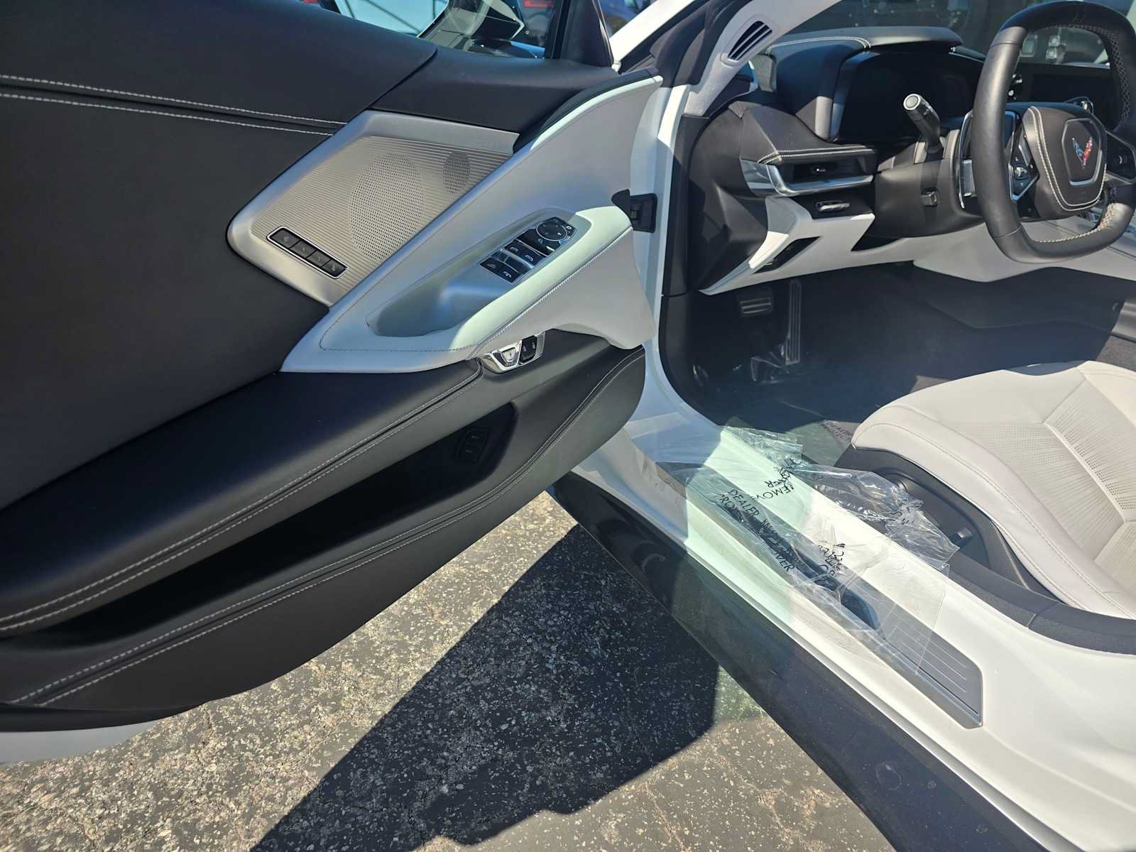 Used 2024 Chevrolet Corvette Stingray Premium Conv w/ Z51 Performance Package RWD image 13