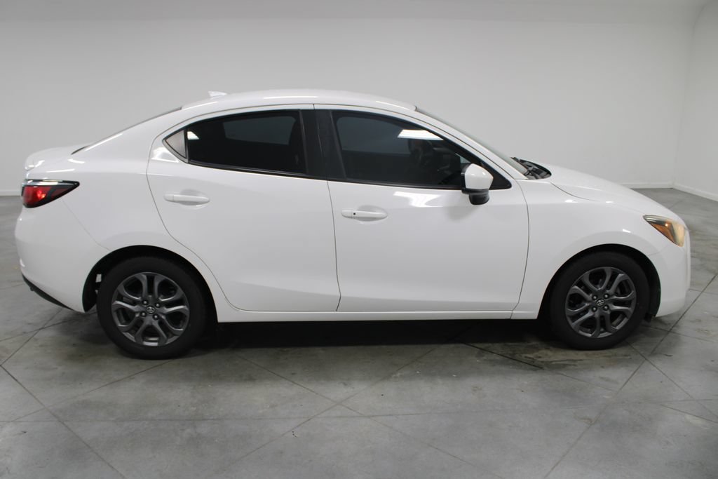 Used 2019 Toyota Yaris LE FWD image 11