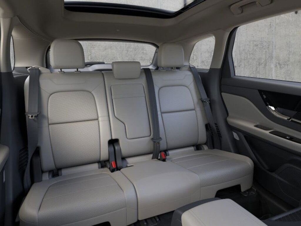 New 2025 Lincoln Corsair AWD w/ Equipment Group 101A image 33