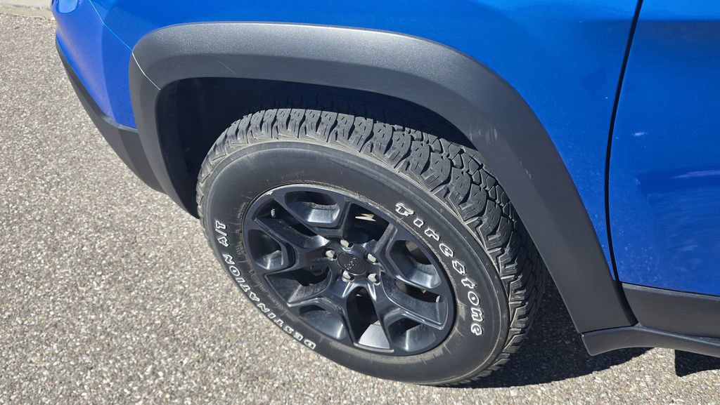Used 2022 Jeep Cherokee Trailhawk w/ Premium Leather Package image 11
