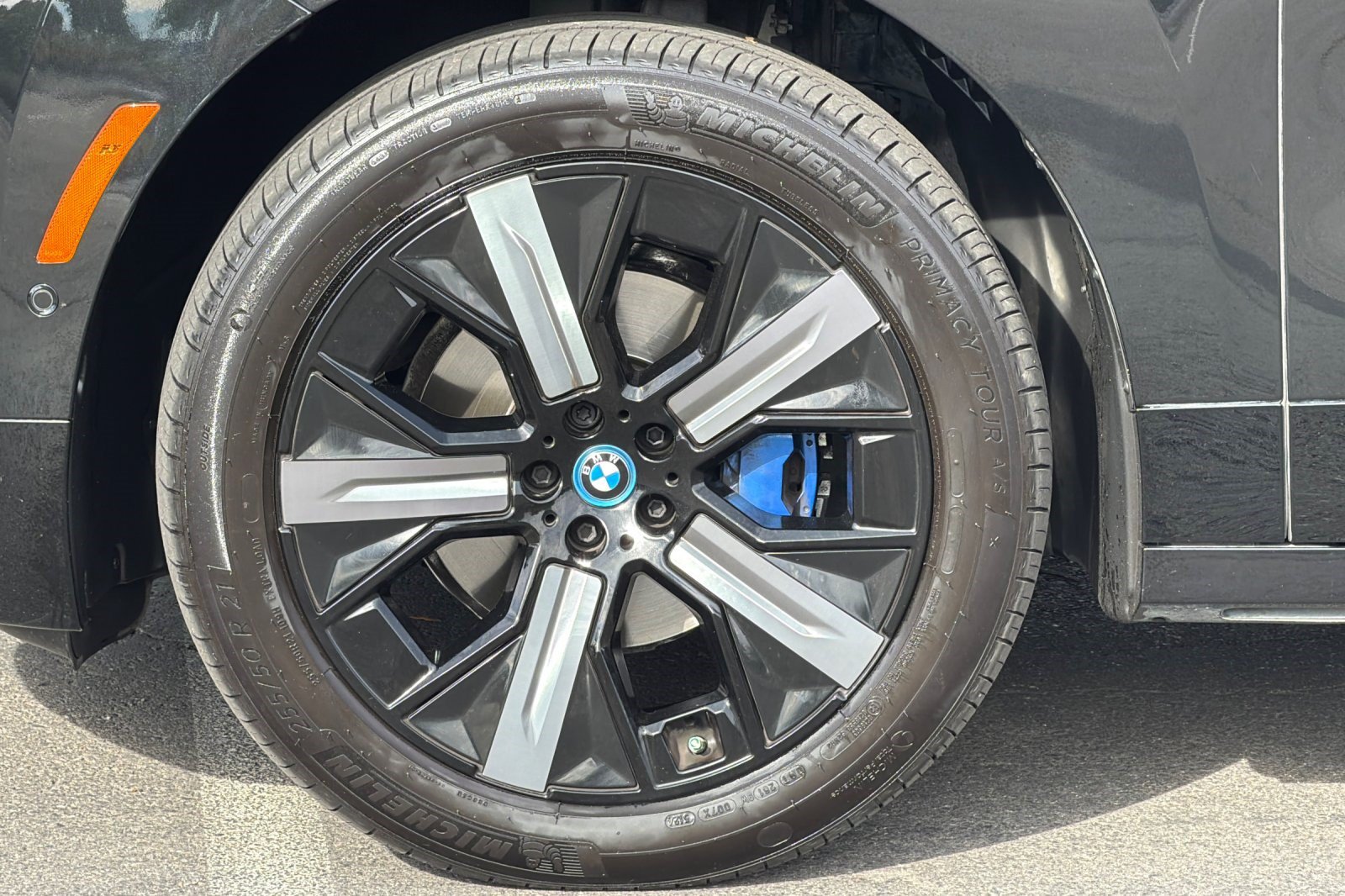 Used 2024 BMW iX xDrive50 w/ Premium Package AWD/4WD image 38