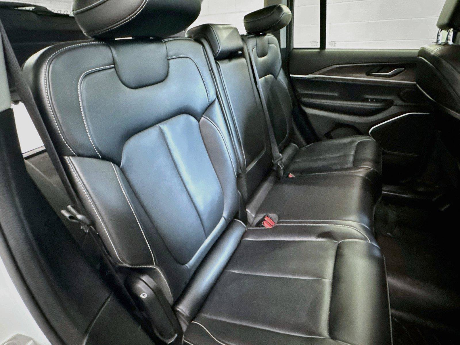 Used 2022 Jeep Grand Cherokee Limited AWD/4WD image 25
