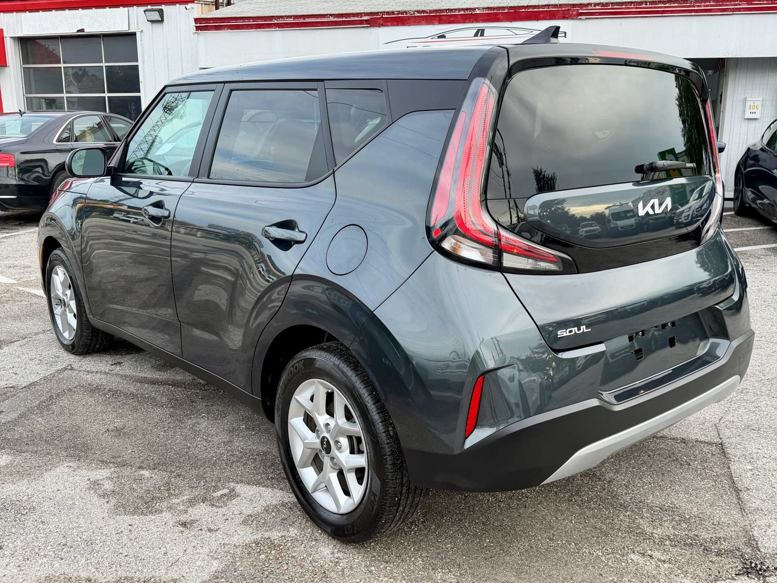 Used 2025 Kia Soul LX w/ LX Technology Package FWD image 6