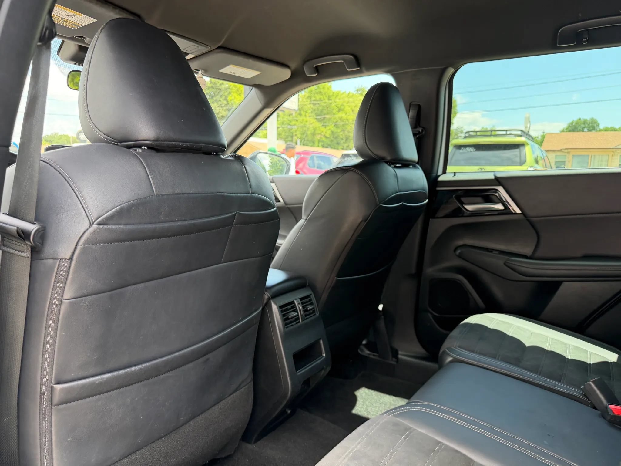 Used 2023 Mitsubishi Outlander SE AWD/4WD image 23
