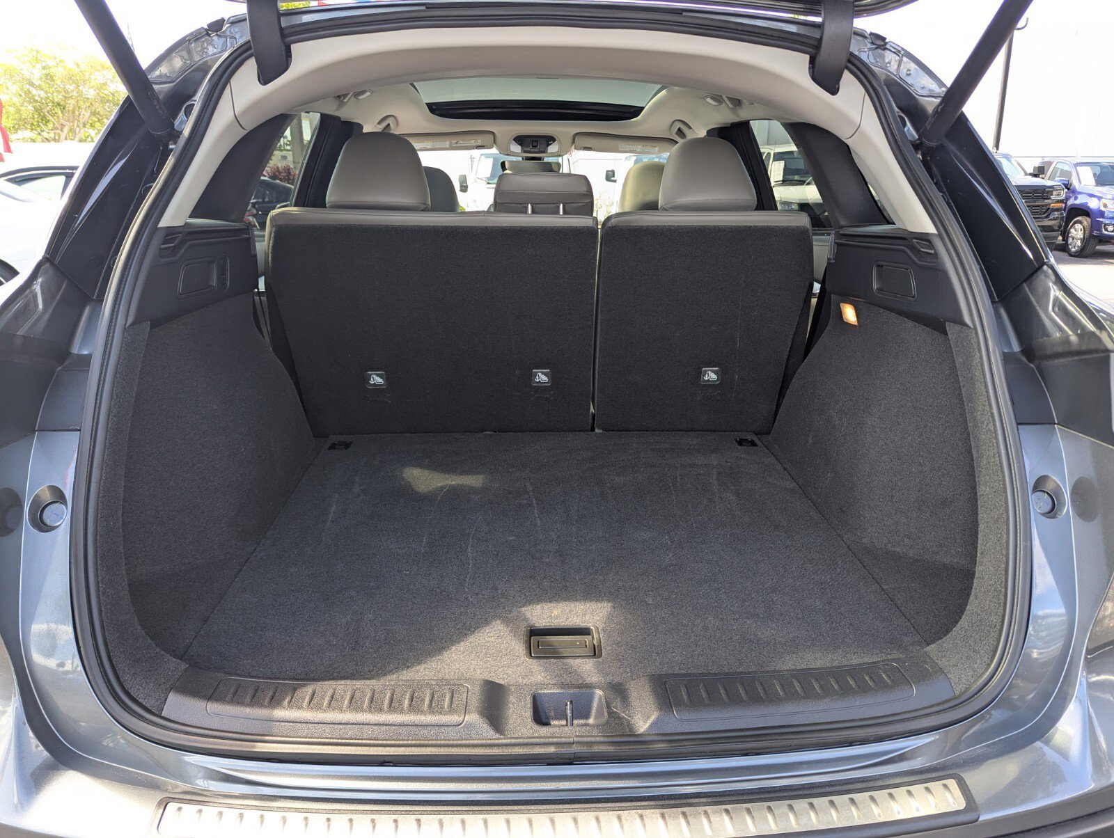 Used 2023 INFINITI QX50 Luxe w/ Accent Package FWD image 16
