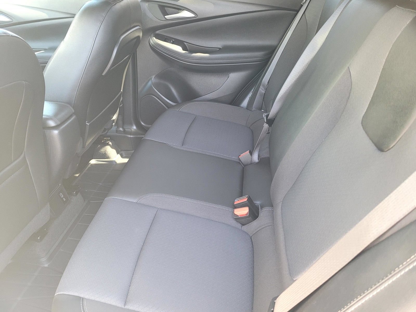 Used 2022 Buick Encore GX Preferred w/ Sport Touring Package FWD image 16