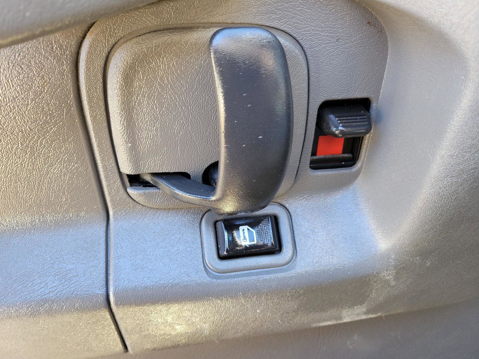 Used 2015 Chevrolet Express 2500 image 6