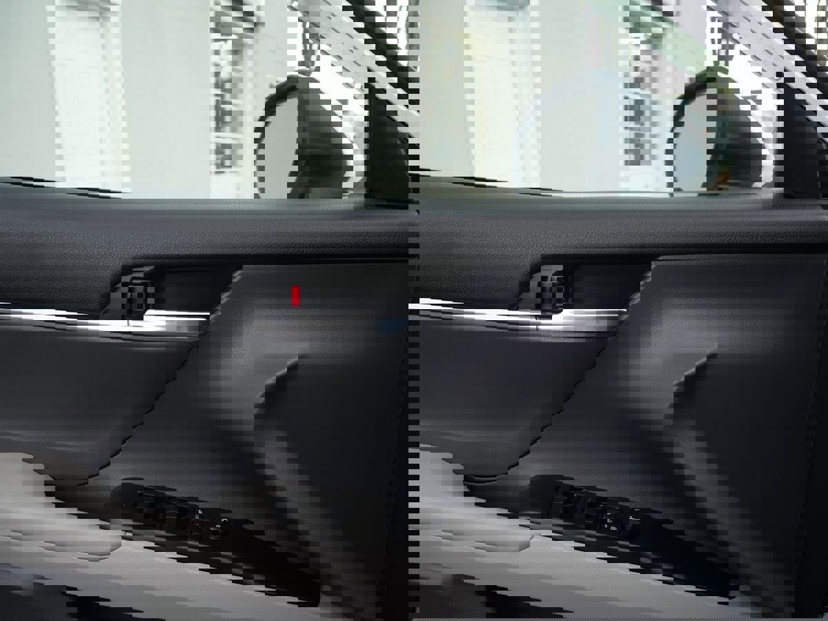 Used 2022 Toyota Camry LE image 12