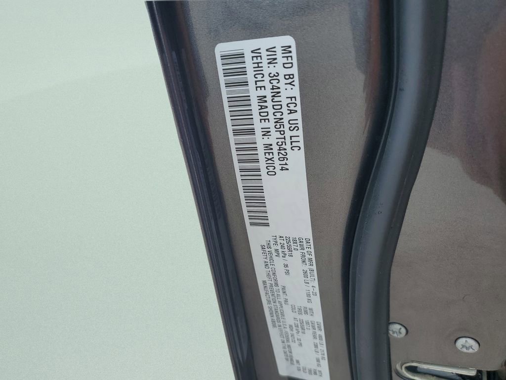 Used 2023 Jeep Compass Limited image 29