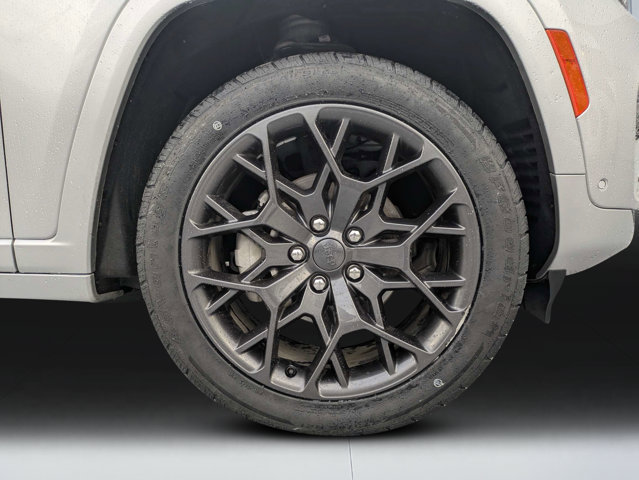 Certified 2025 Jeep Grand Cherokee Summit w/ Obsidian Package AWD/4WD image 9