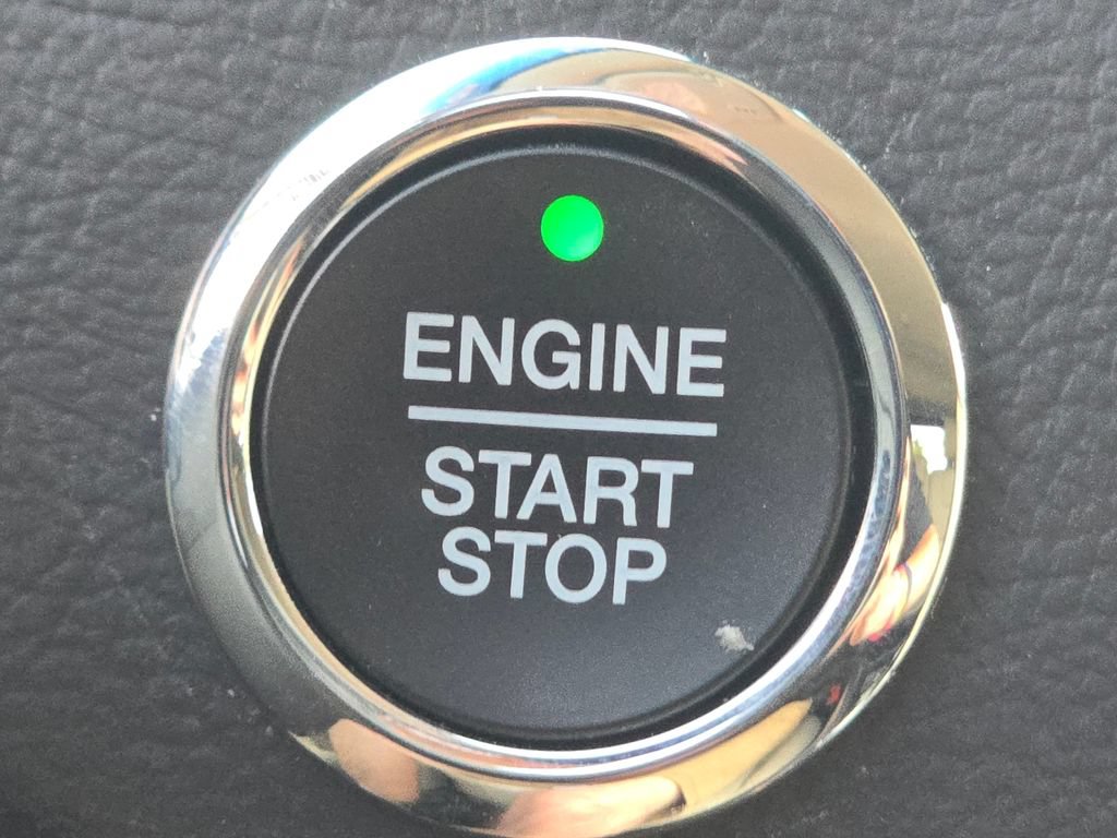 Used 2020 Ford Edge Titanium FWD image 33