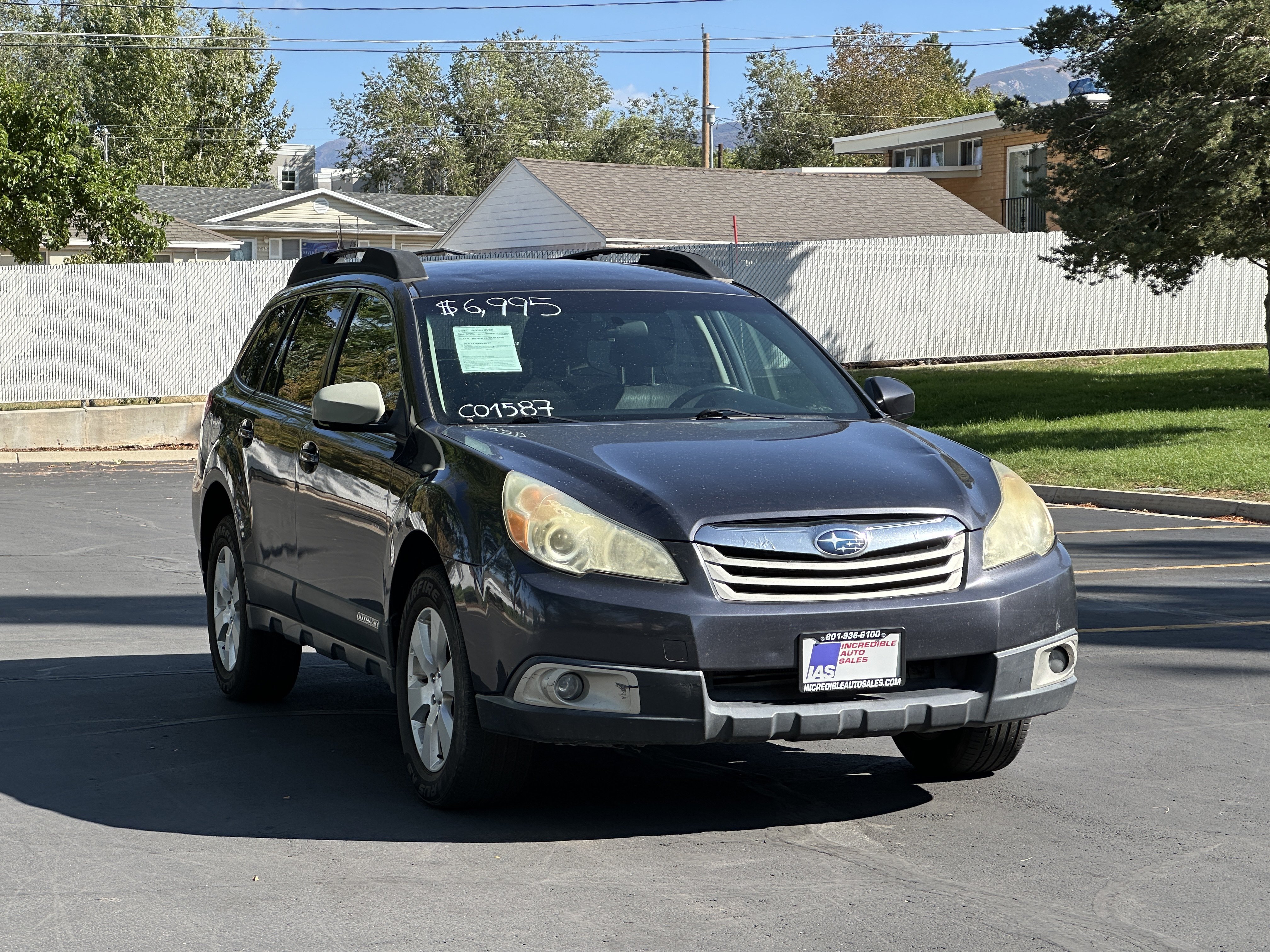 Used 2011 Subaru Outback 2.5i Premium AWD/4WD image 2