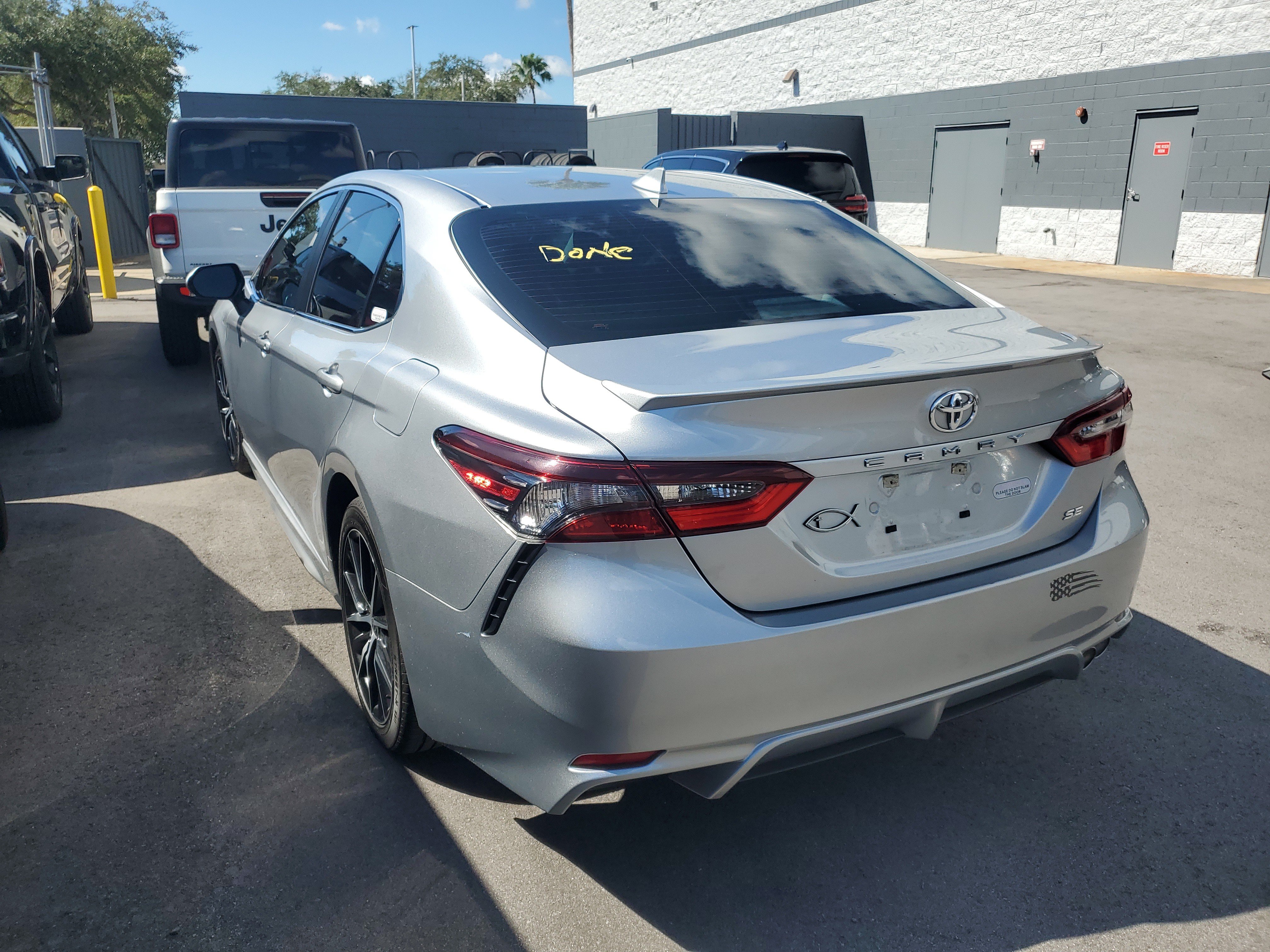 Used 2024 Toyota Camry SE w/ Convenience Package FWD image 4