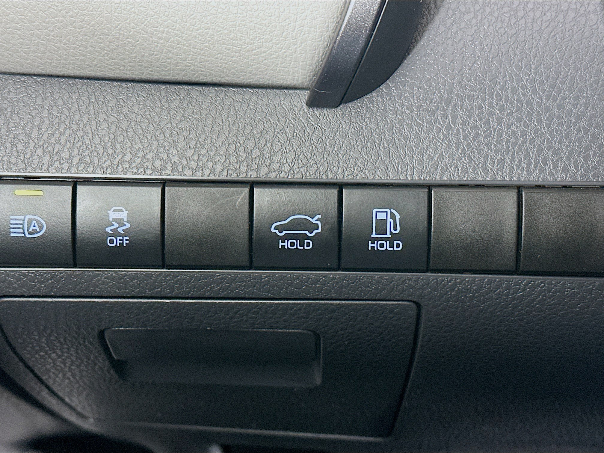 Used 2019 Toyota Camry XLE FWD image 16