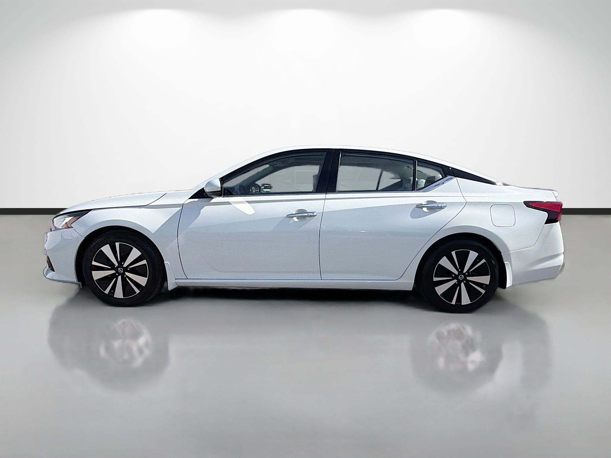 Used 2021 Nissan Altima 2.5 SL FWD image 2