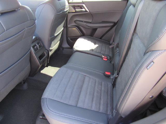 New 2026 Mitsubishi Outlander SE FWD image 16