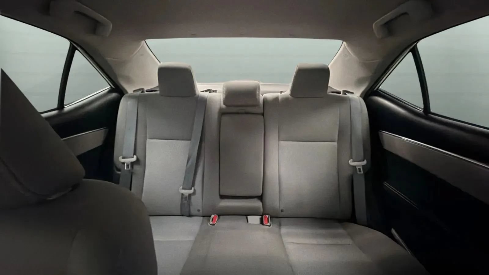 Used 2016 Toyota Corolla LE FWD image 18