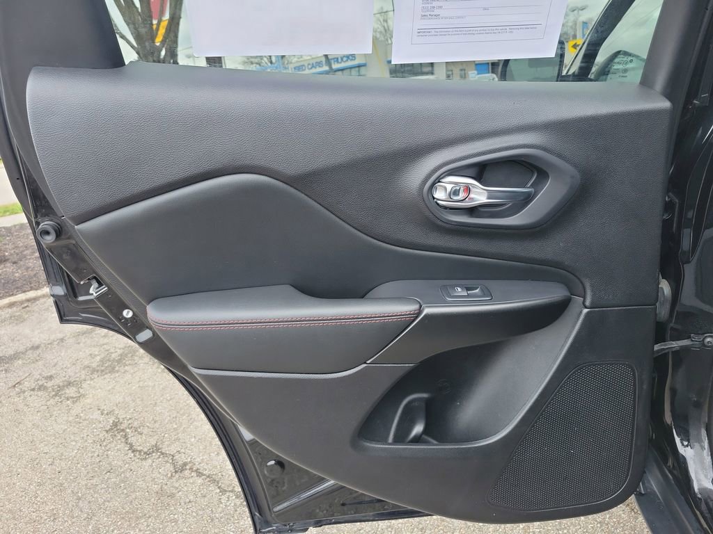 Used 2020 Jeep Cherokee Trailhawk image 14