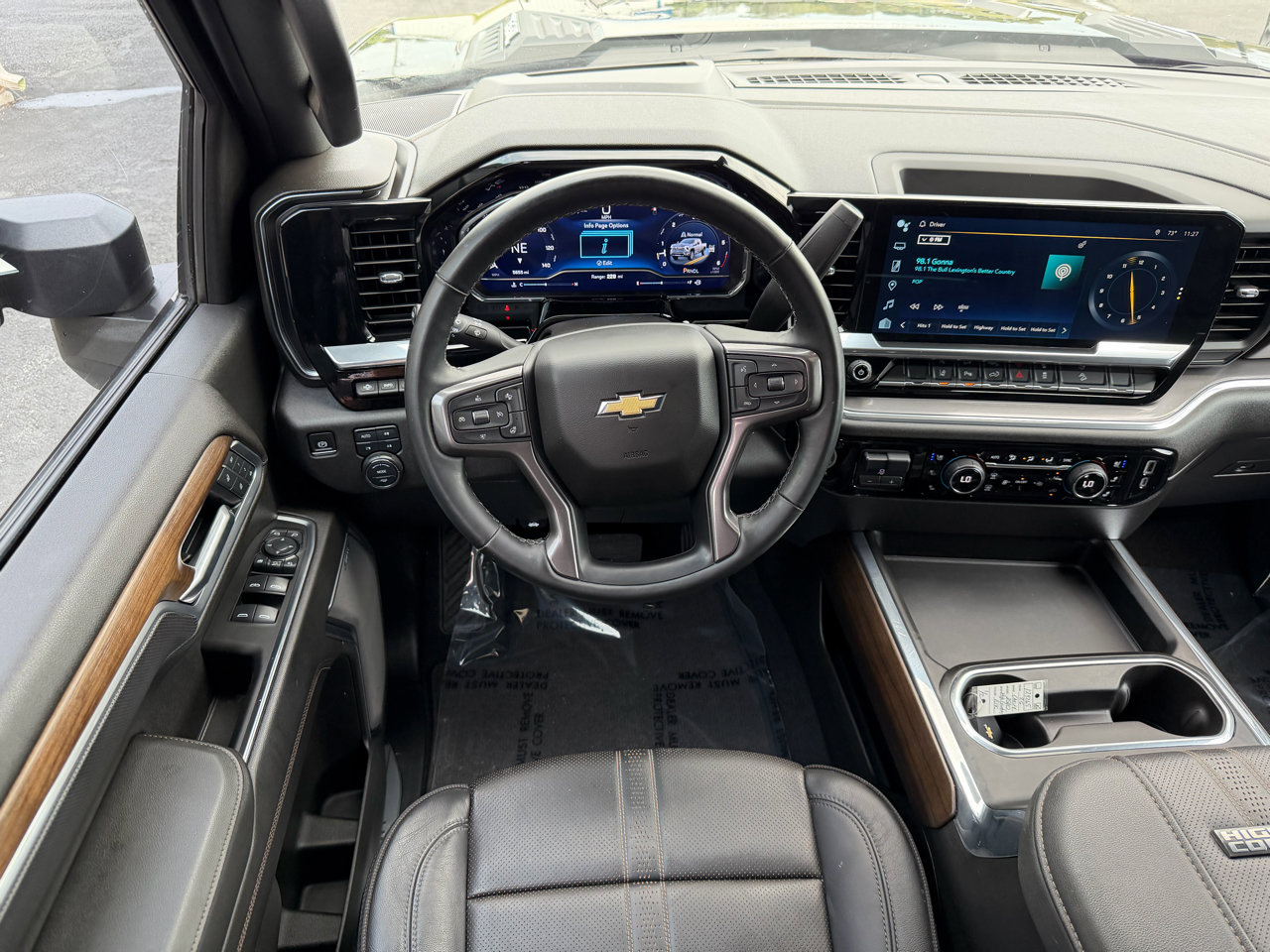 Used 2025 Chevrolet Silverado 2500 High Country w/ Technology Package image 15