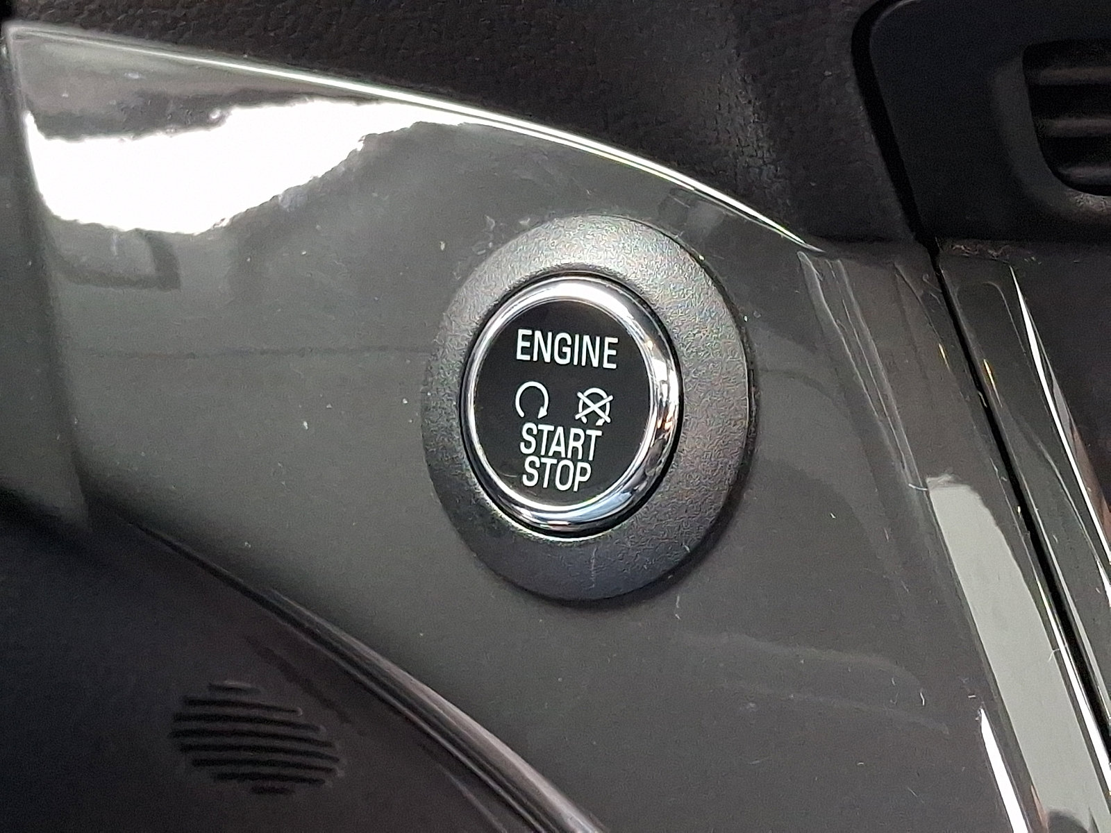 Used 2015 Ford Escape Titanium w/ Equipment Group 301A image 26