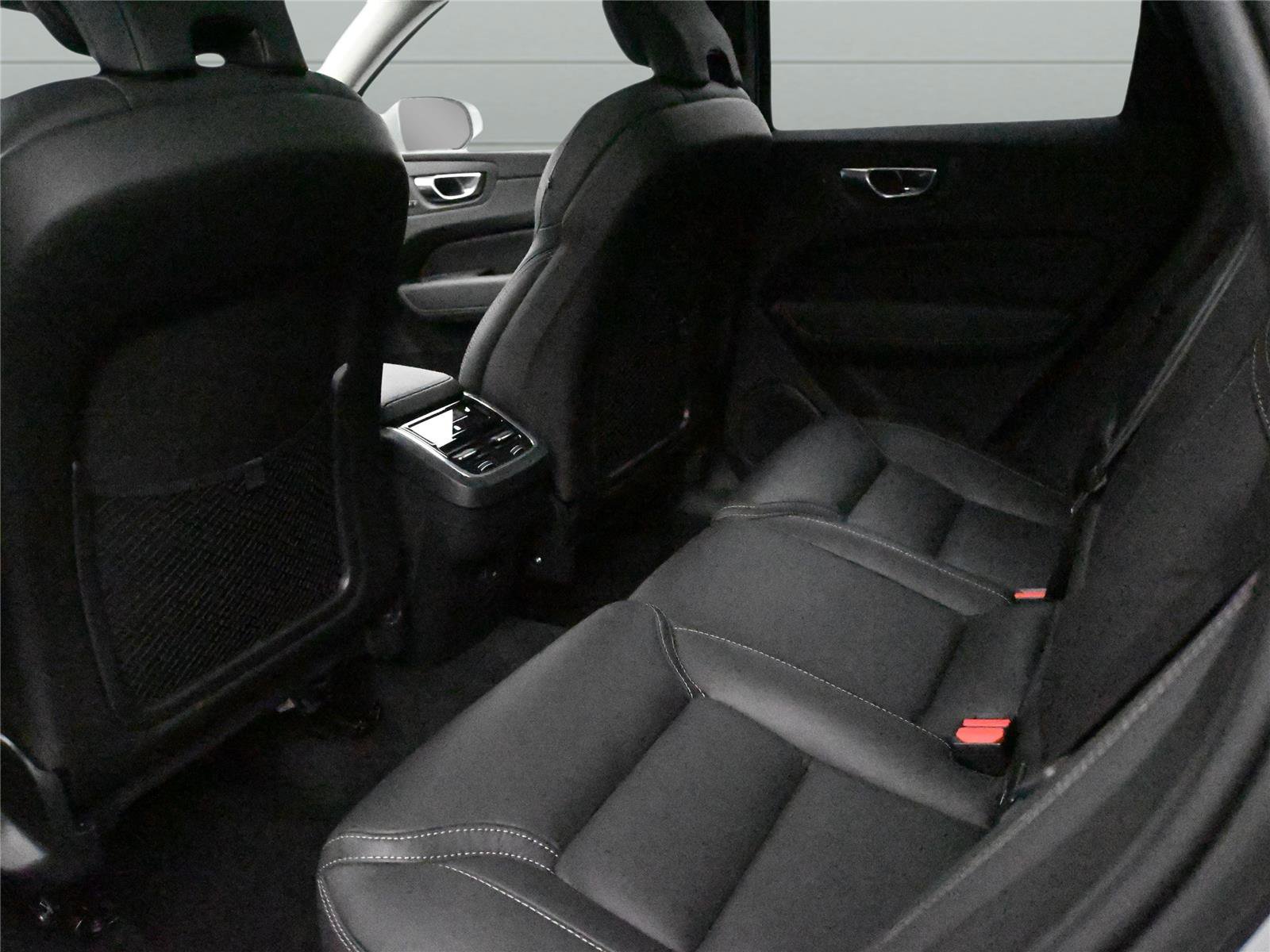 Used 2023 Volvo XC60 B6 Ultimate w/ Climate Package image 11