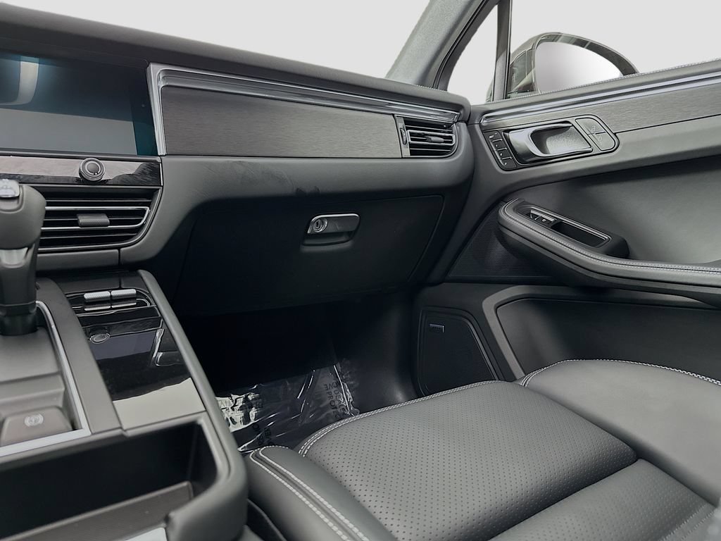 New 2026 Porsche Macan GTS AWD/4WD image 26