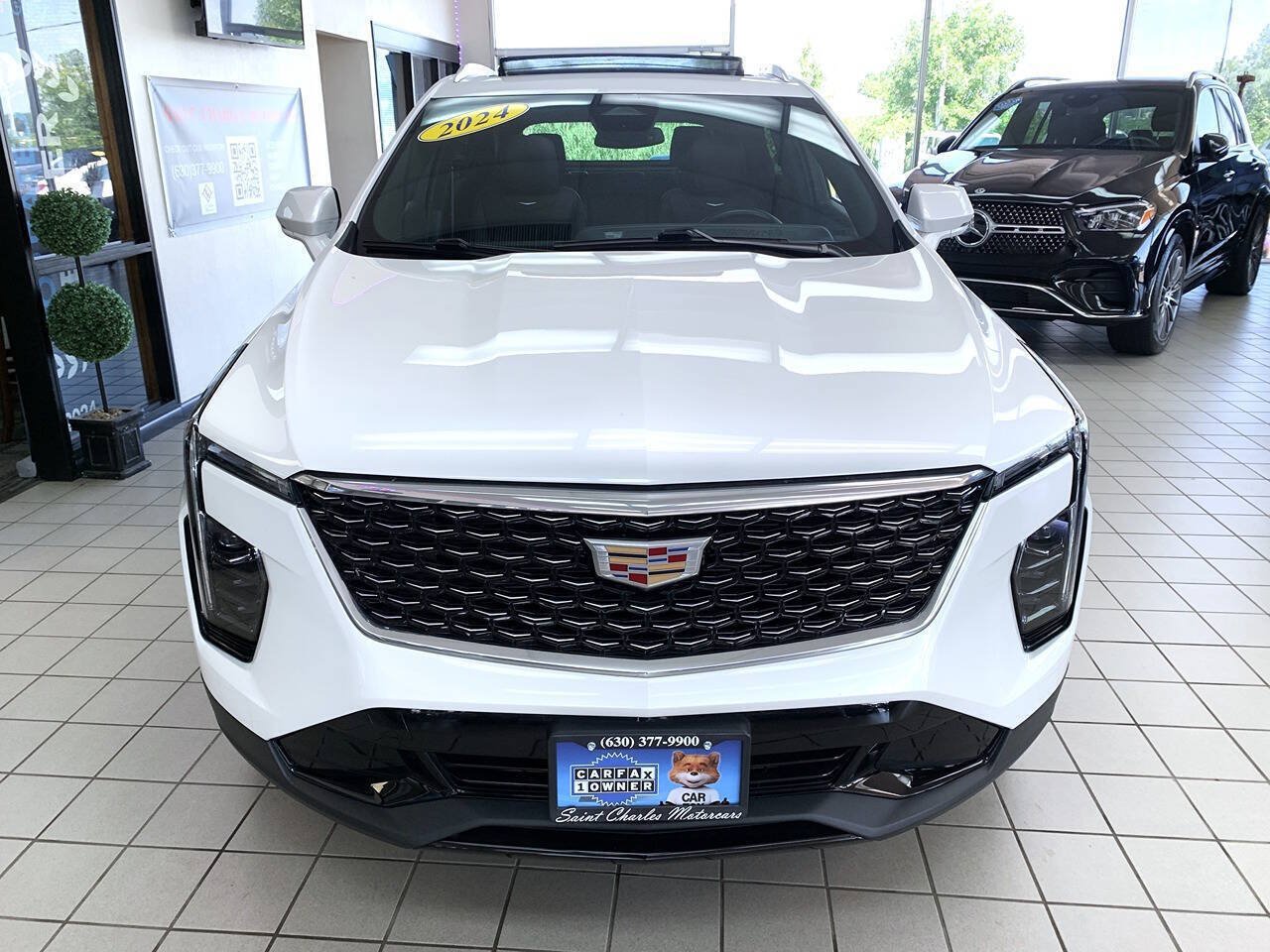 Used 2024 Cadillac XT4 Premium Luxury w/ Cold Weather Package AWD/4WD image 4