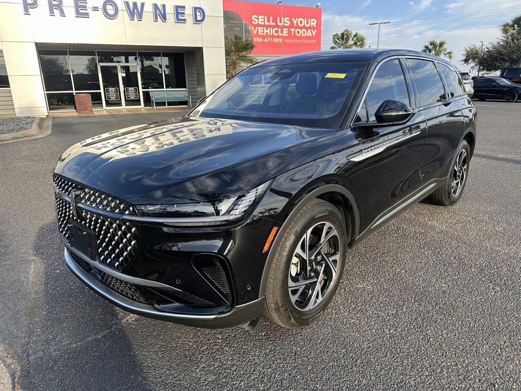 Used 2024 Lincoln Nautilus Premier image 2