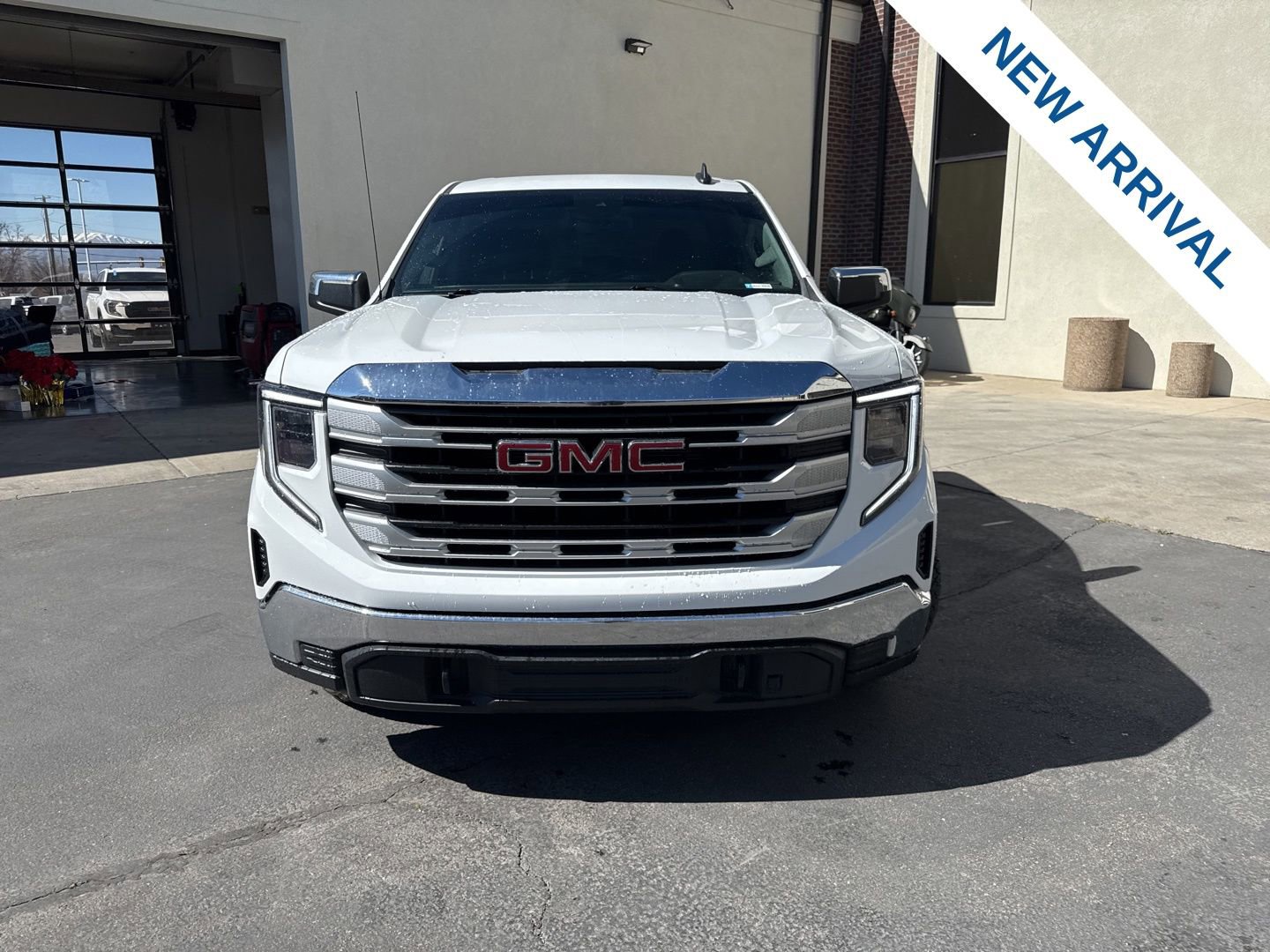 Used 2023 GMC Sierra 1500 SLE image 2