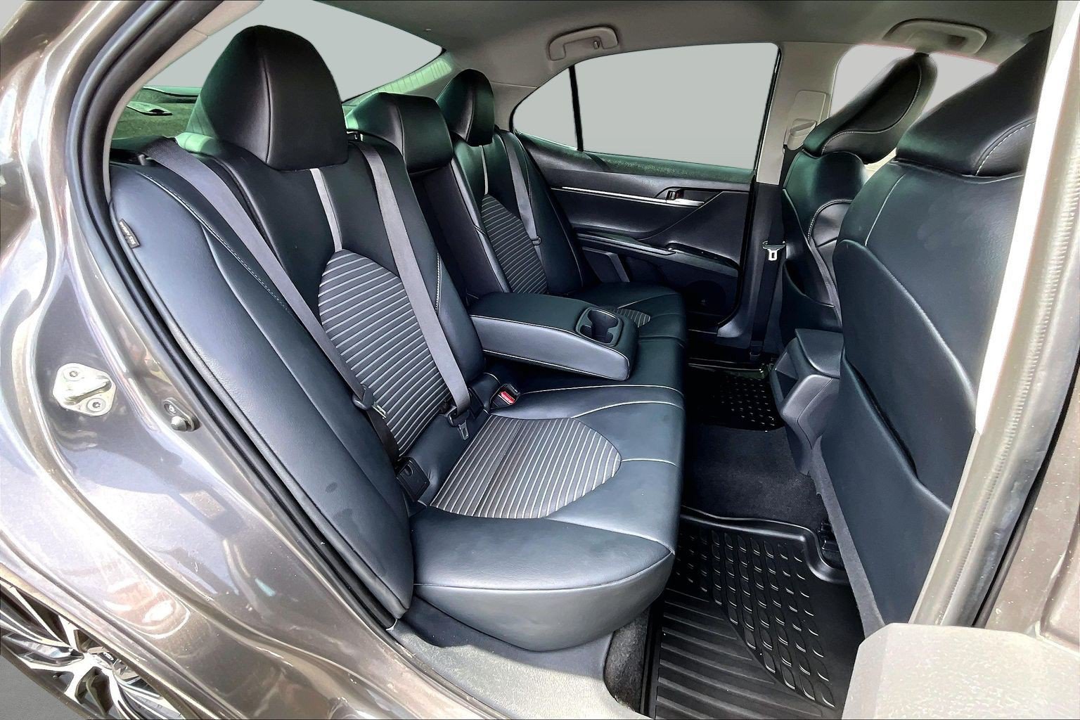 Used 2020 Toyota Camry SE FWD image 27