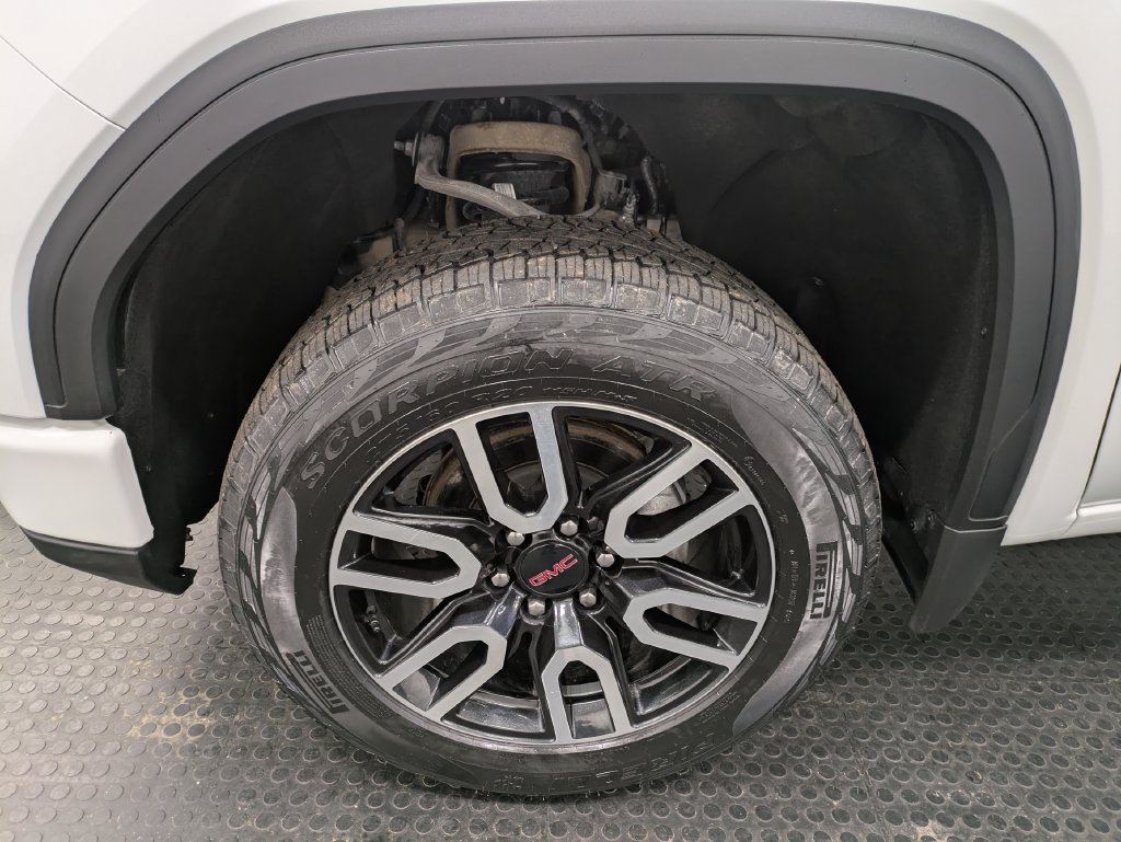 Used 2025 GMC Sierra 1500 AT4 w/ Technology Package AWD/4WD image 7