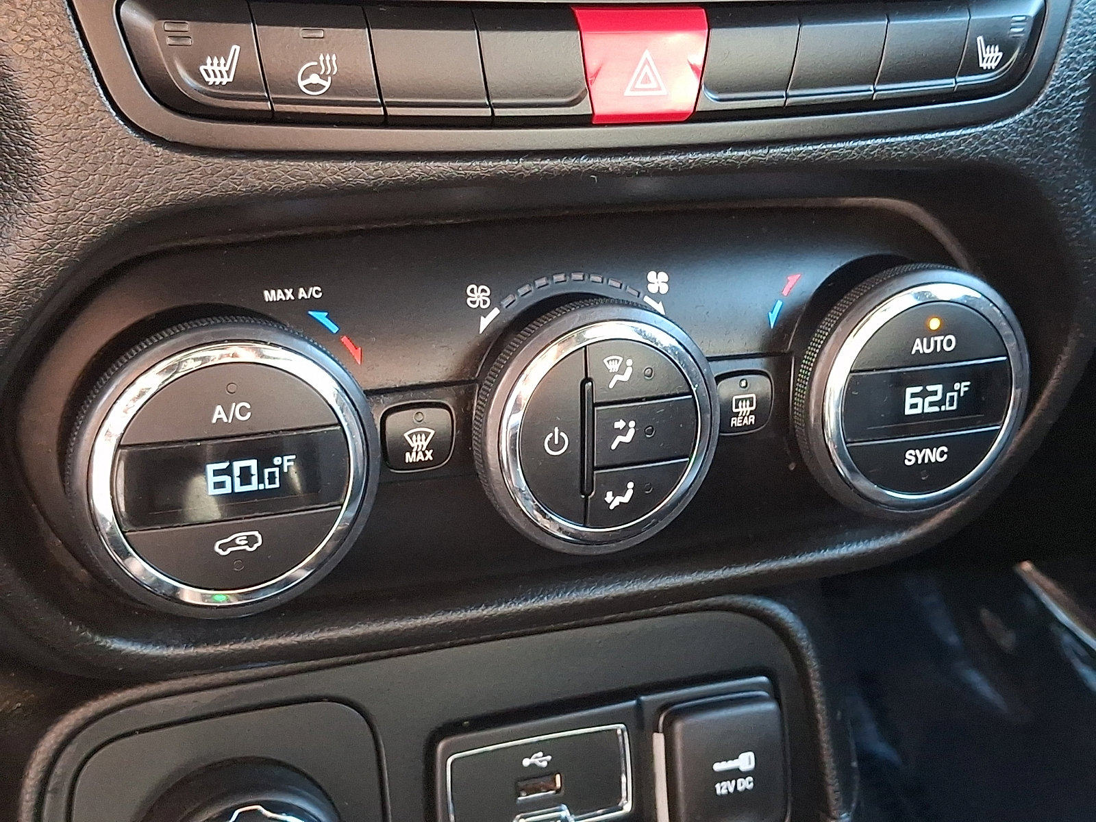 Used 2016 Jeep Renegade Limited image 16