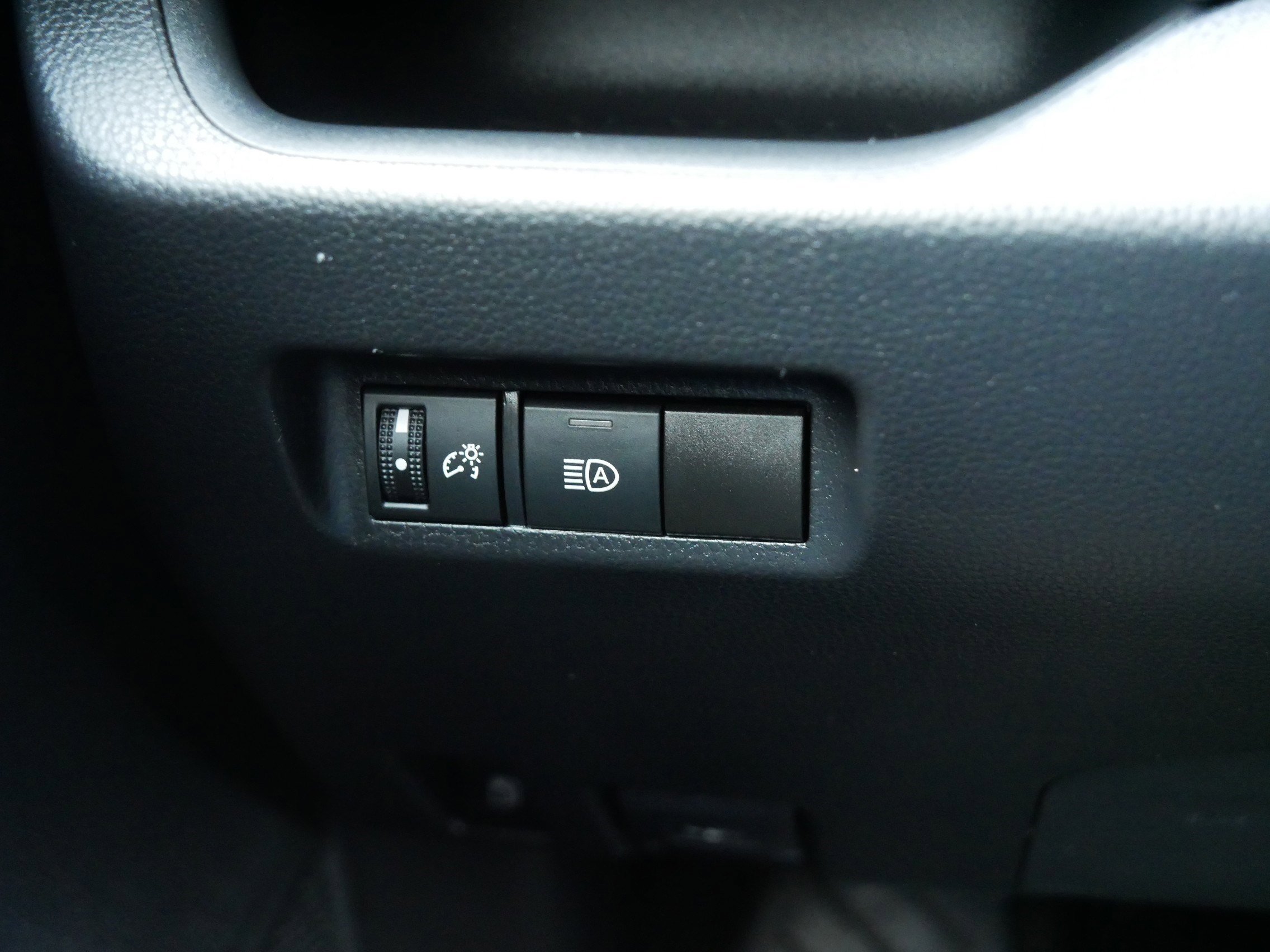 Used 2021 Toyota RAV4 LE image 26