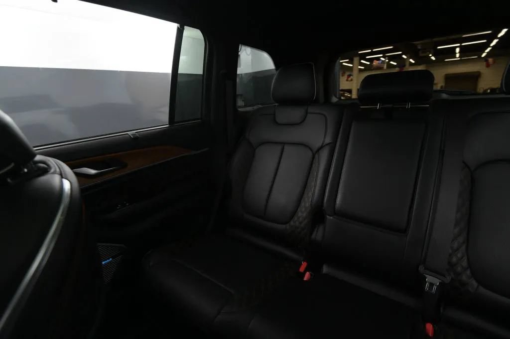 Used 2022 Jeep Grand Cherokee Summit AWD/4WD image 50