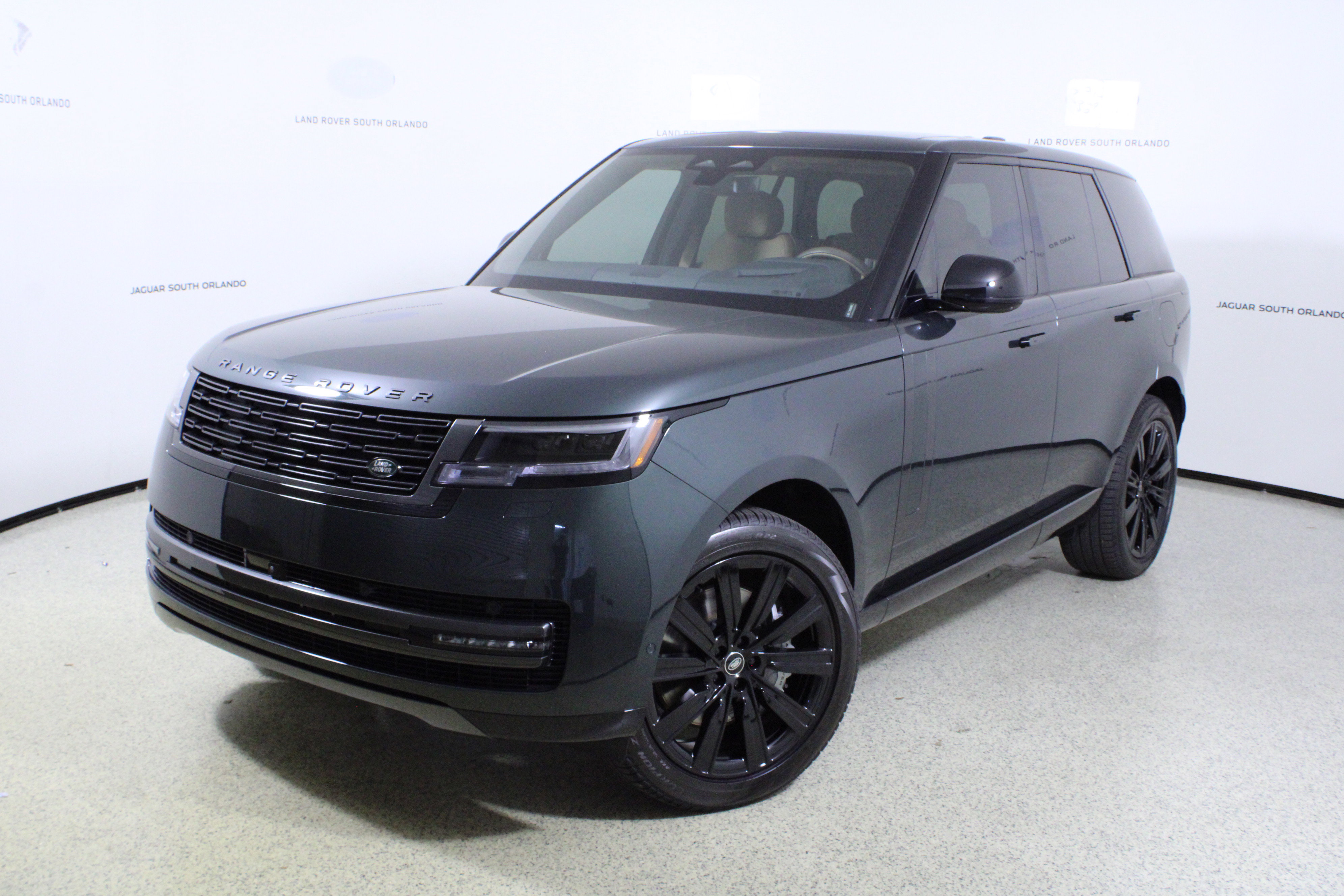 New 2025 Land Rover Range Rover SE