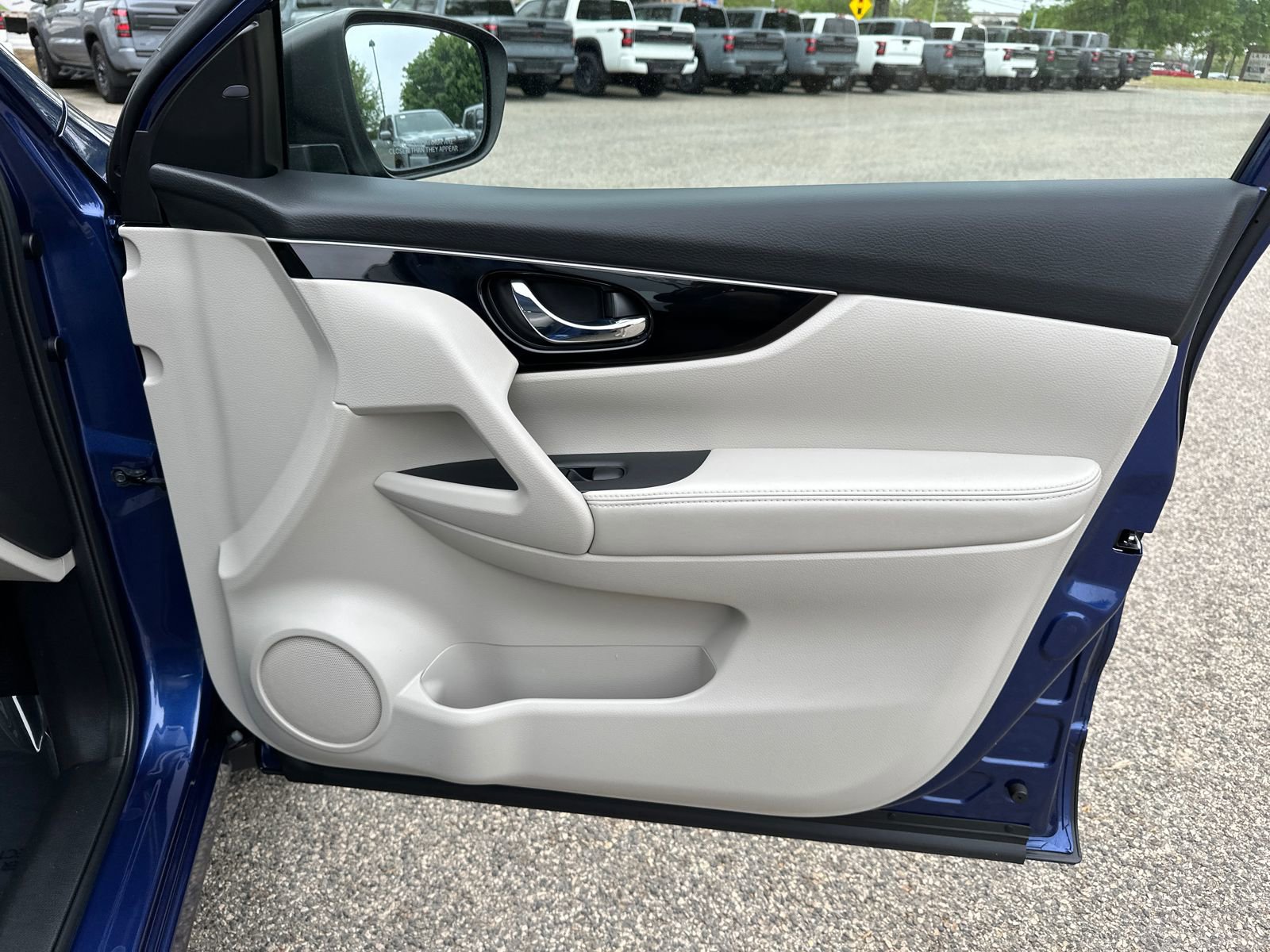 Certified 2019 Nissan Rogue Sport SL w/ Premium Package image 12