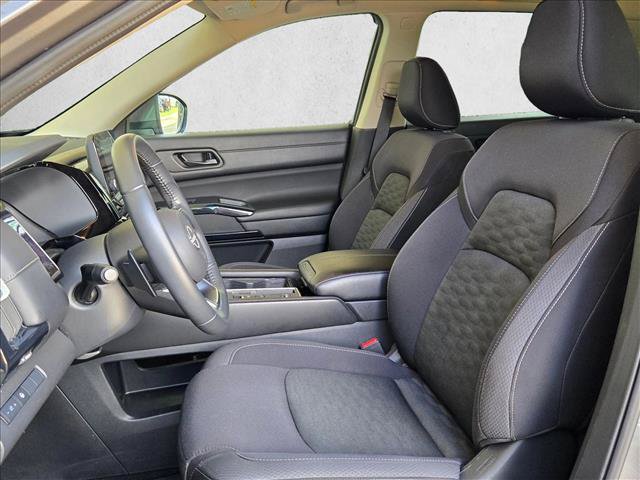 Used 2024 Nissan Pathfinder SV FWD image 11