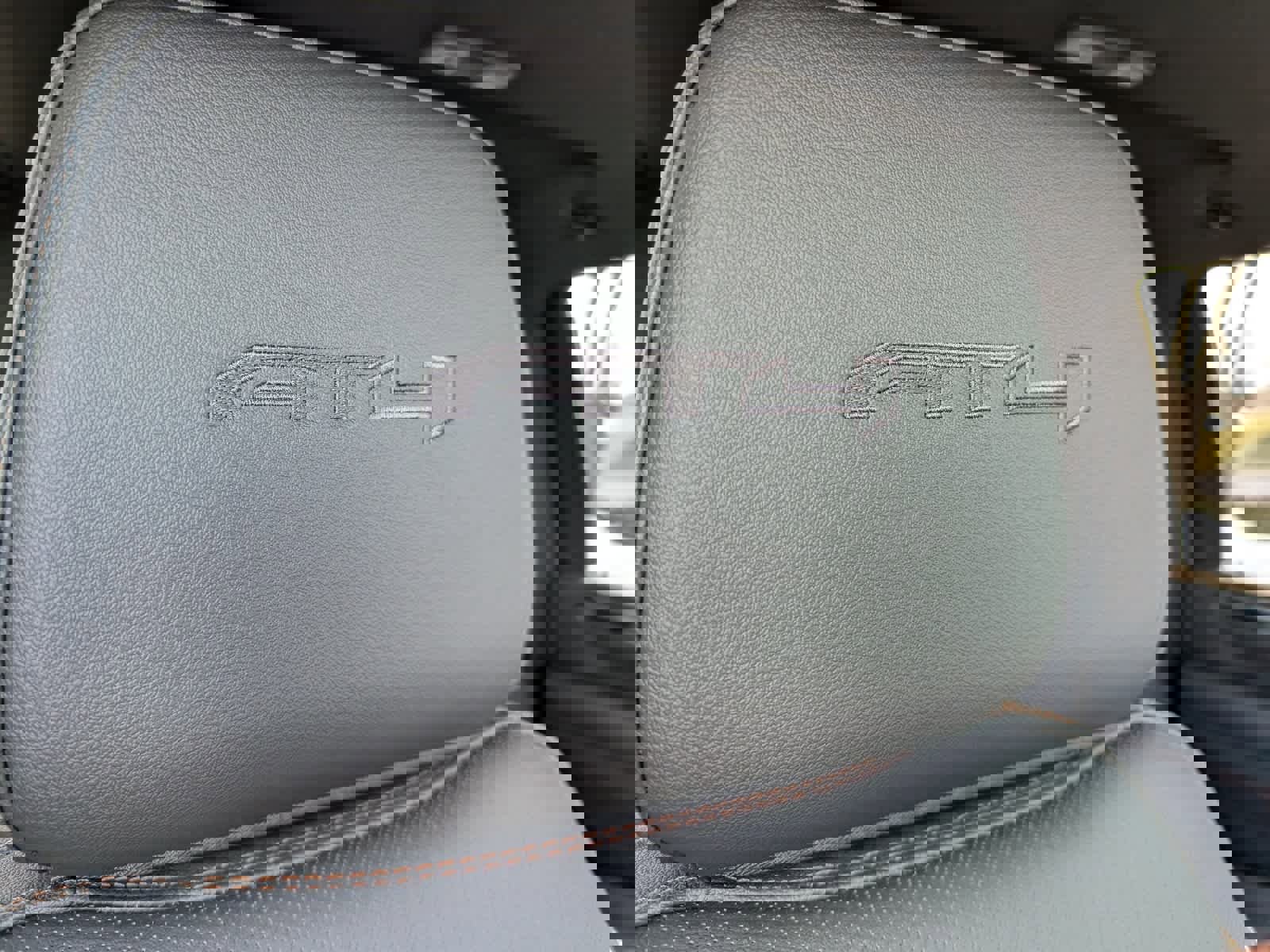 Used 2025 GMC Sierra 2500 AT4 image 11