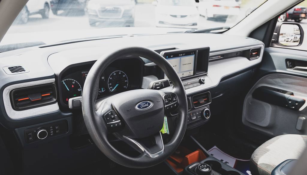 Used 2023 Ford Maverick XLT image 2