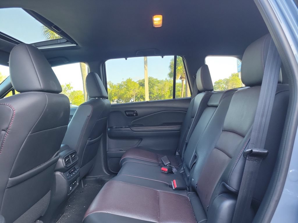 Used 2024 Honda Passport Black Edition image 17