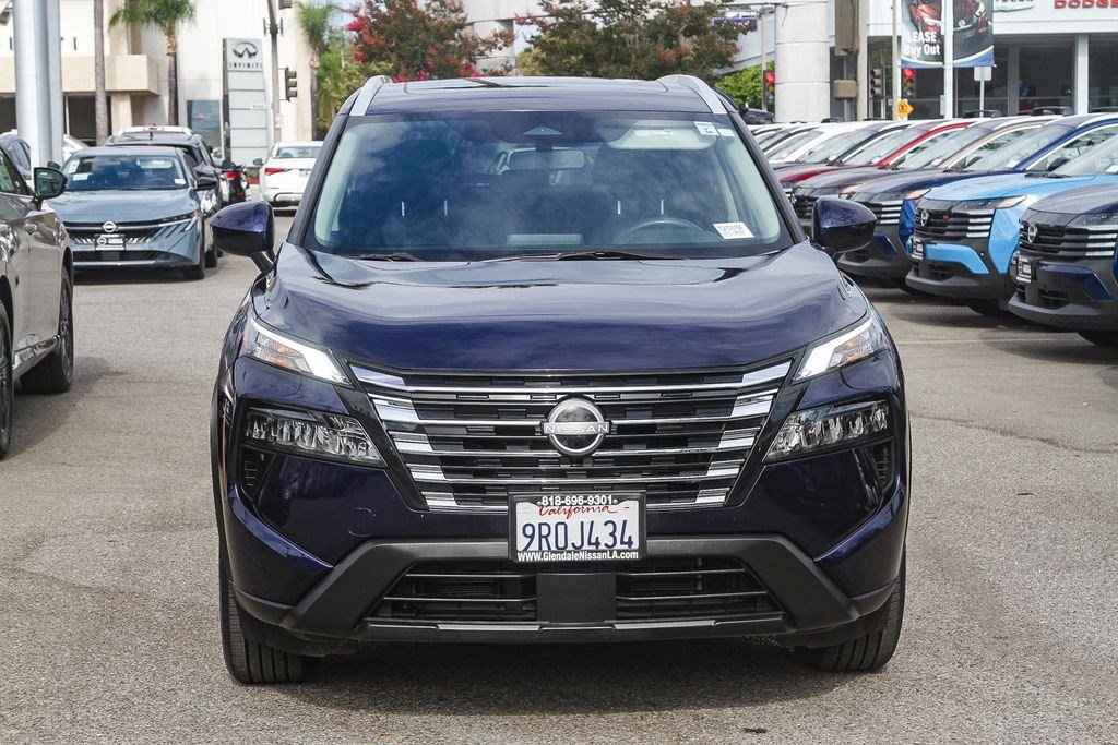 Certified 2024 Nissan Rogue SV w/ SV Premium Package FWD image 2