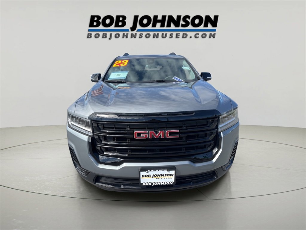 Used 2023 GMC Acadia SLE w/ Driver Convenience Package image 2